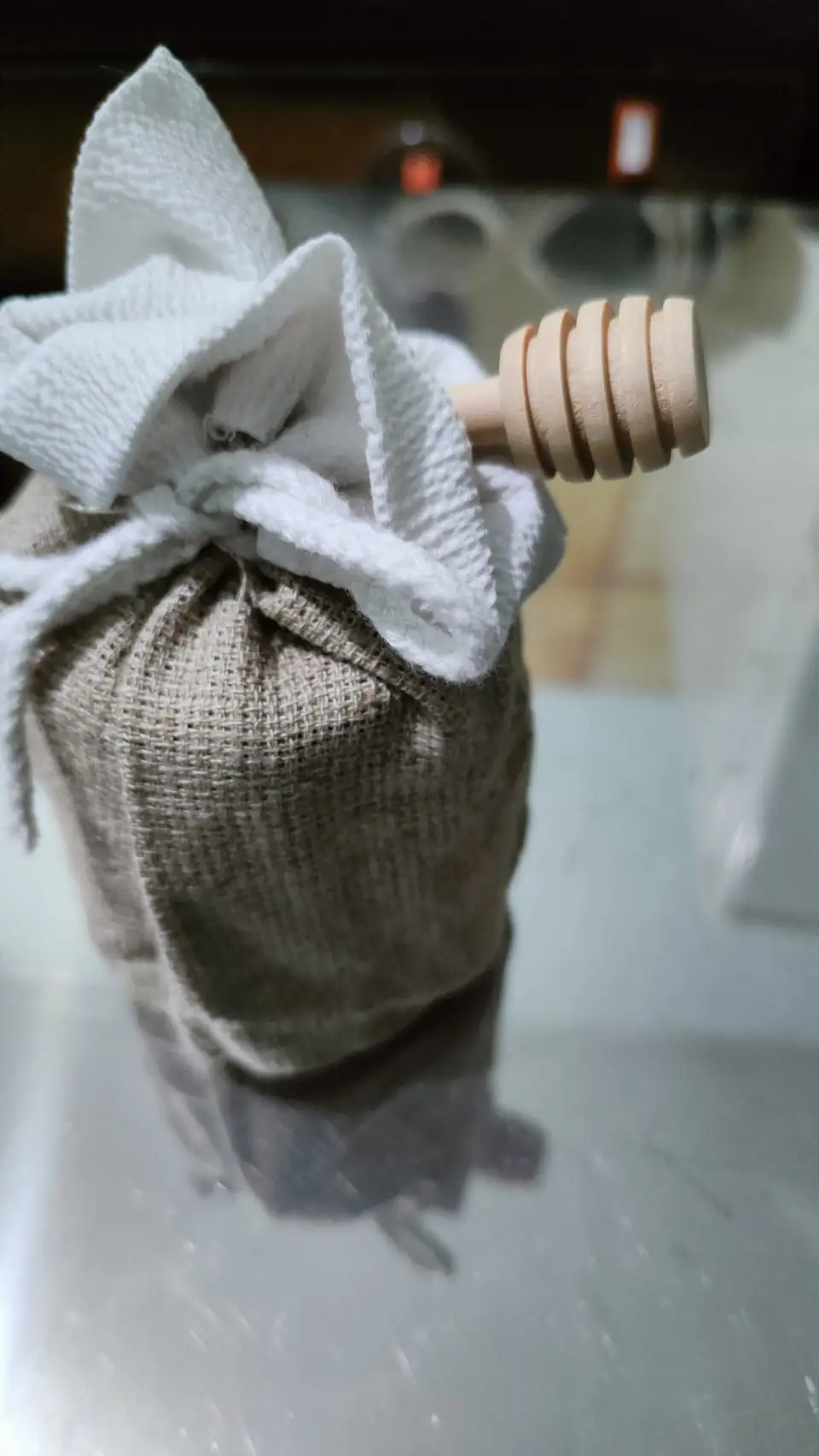 Bomboniera in sacchetto di juta e cotone bianco con mestolino