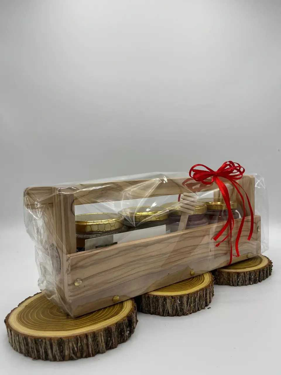 Il Kit incartato per regalo con nastro rosso